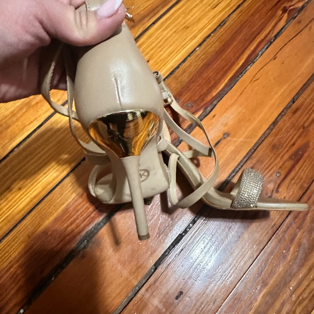 Michael kors heels size 7